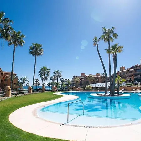 Διαμέρισμα First Line Beach Complex Εστεπόνα