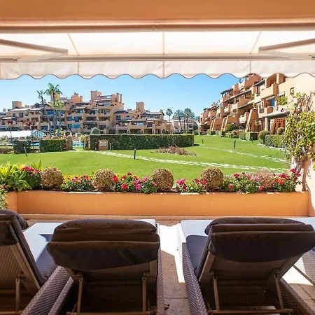 First Line Beach Complex * 埃斯特波纳